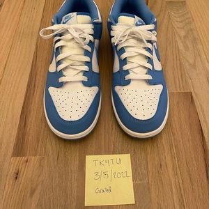 Nike SB Dunk Low ‘North Carolina’ ((UA))